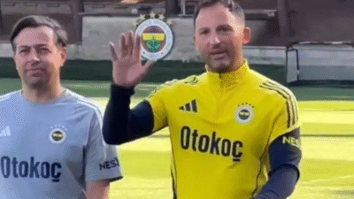 Fenerbahçe’nin Yeni Patronundan Taraftarlara Sürpriz Türkçe Selam Fenerbahçe’nin teknik direktörlük görevine getirilen Domenico Tedesco, takımının başındaki ilk