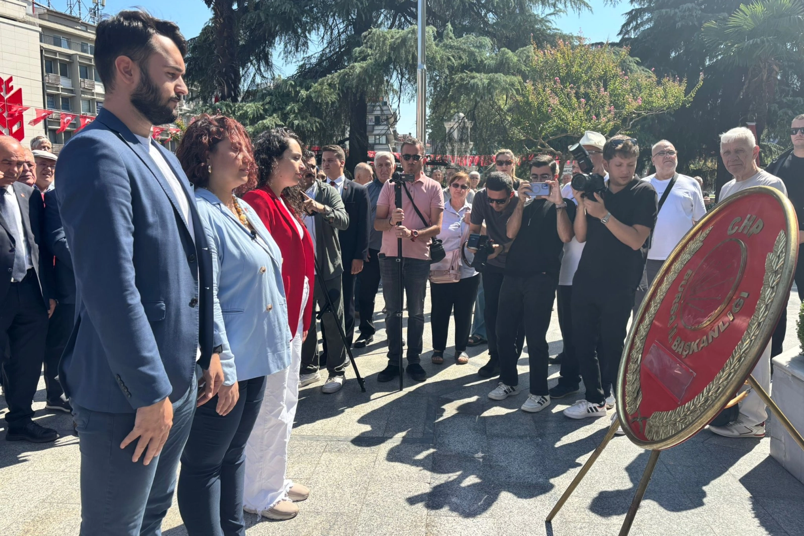 CHP’nin 102’nci yılına Bursa’dan çelenk  CHP'nin...