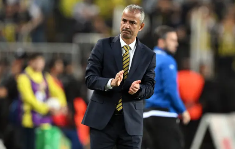 Fenerbahçe’nin Teknik Direktörü Belli Oluyor! Fenerbahçe, teknik direktörlük koltuğunda yeniden bir değişikliğe gidiyor. Kulüpten henüz