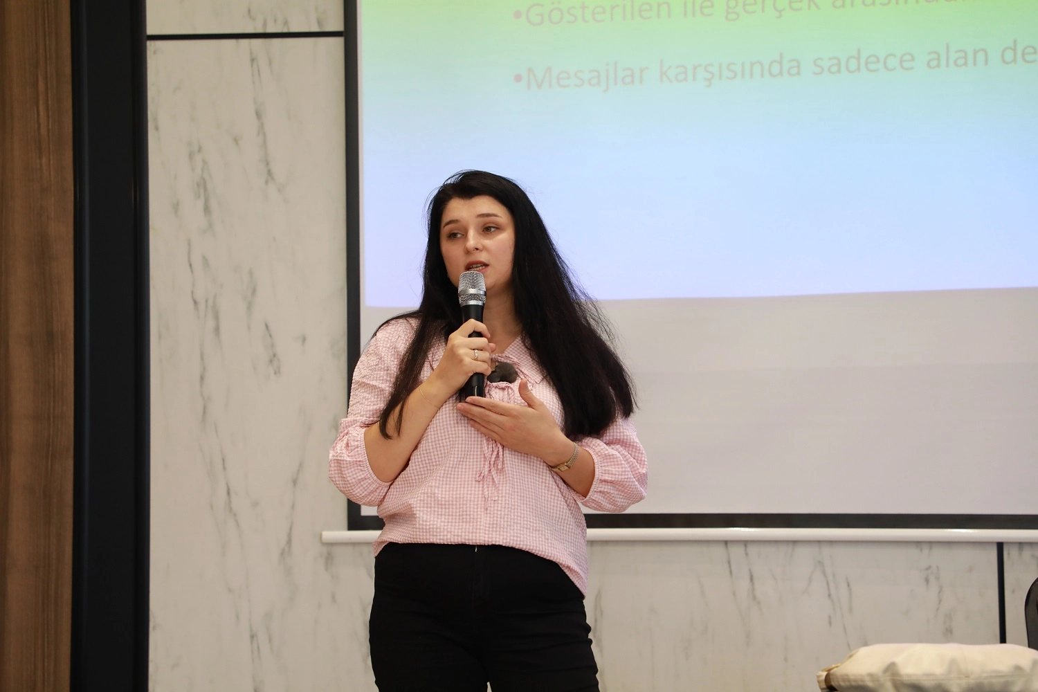 Konya Karatay’da ‘hoş kubbe’de çocuklar eğleniyor ailelere öğreniyor  Konya'da...