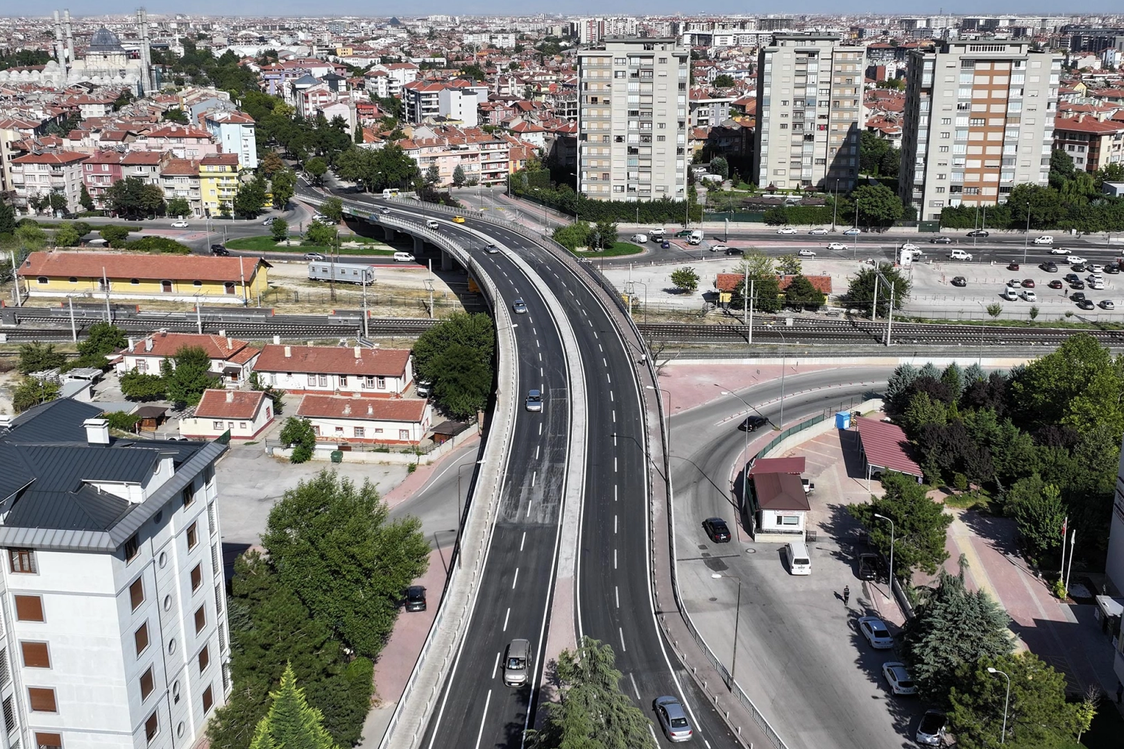 Konya’da Ahmet Öksüz Üst Geçidi’niN asfaltı yenilendi  Konya...