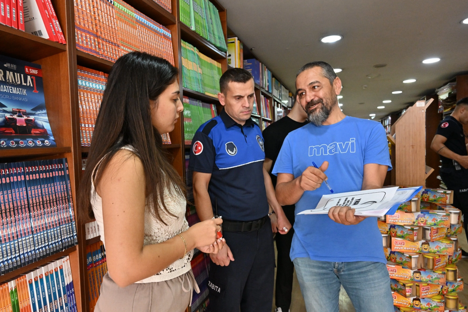 Manisa Zabıtası’ndan yeni eğitim dönemi öncesinde sıkı denetim  Manisa...